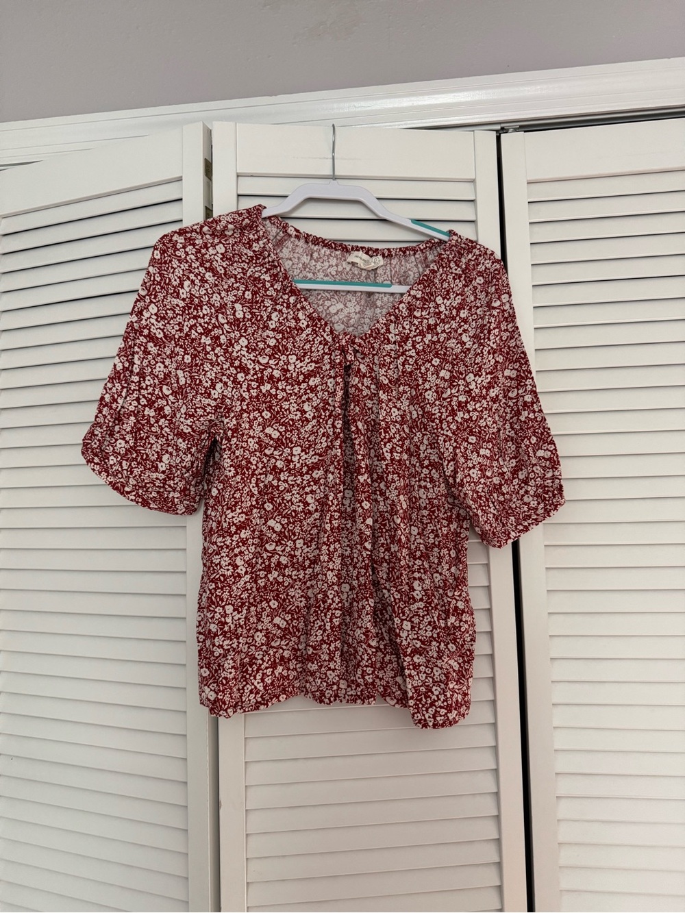 Treasure & Bond Red Floral Tie-Front V-Neck Blouse Boho Bohemian Flowy Sz S